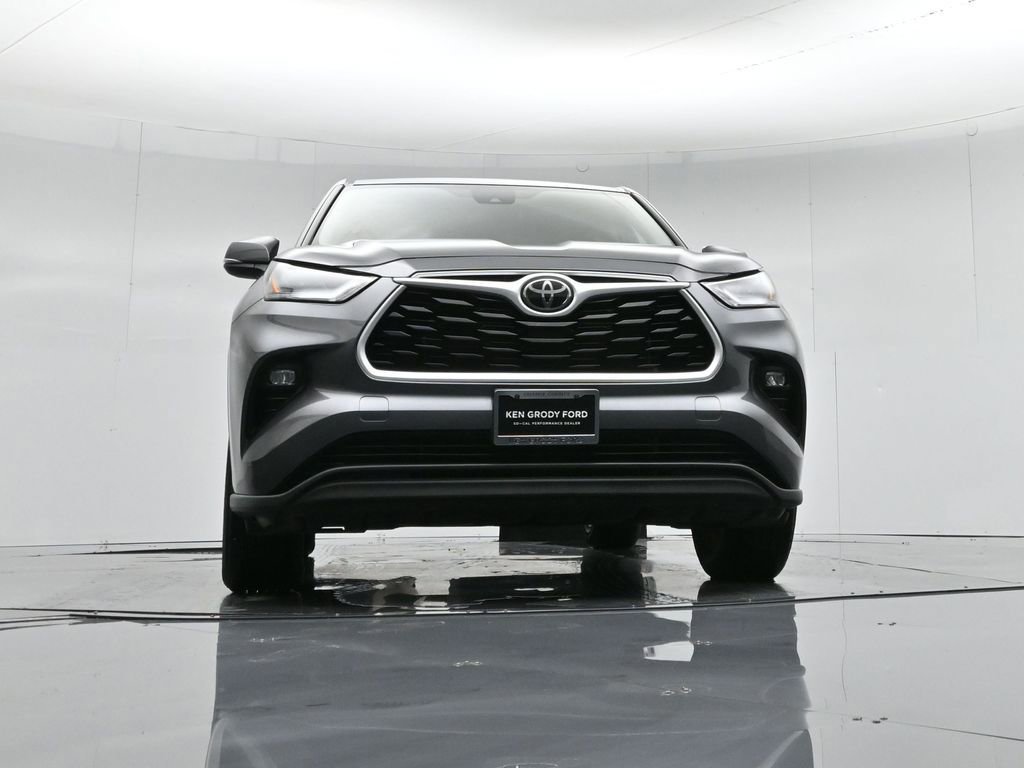 Used 2024 Toyota Highlander LE image 31