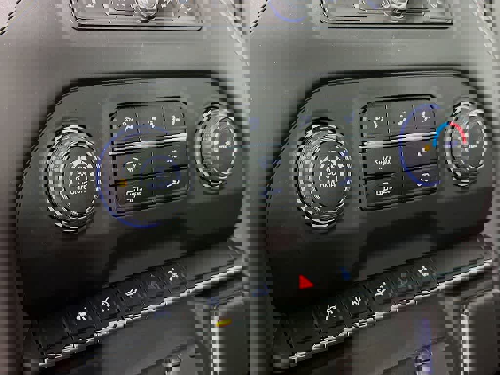 Used 2022 Chevrolet Silverado 1500 Custom image 20