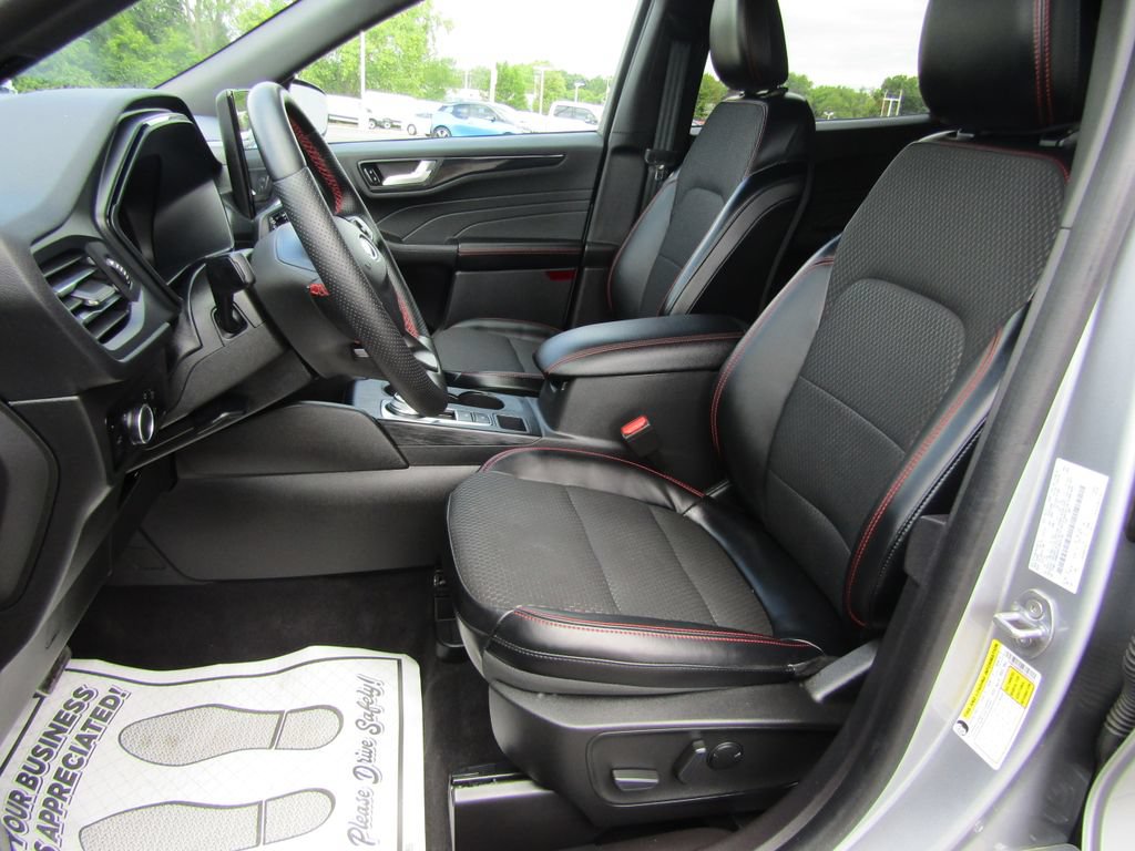 Certified 2023 Ford Escape ST-Line w/ Tech Pack #1 AWD/4WD image 9