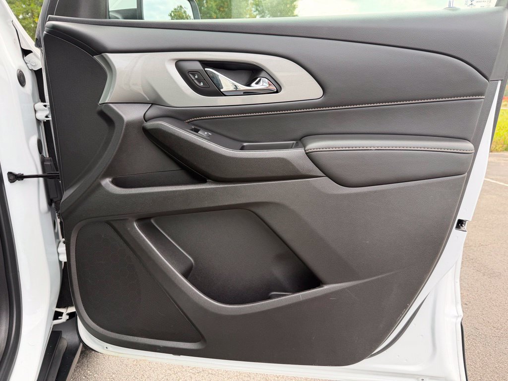 Used 2021 Chevrolet Traverse LT FWD image 24