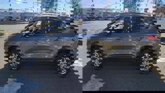 Certified 2022 Ford Escape SE w/ Cold Weather Package image 2