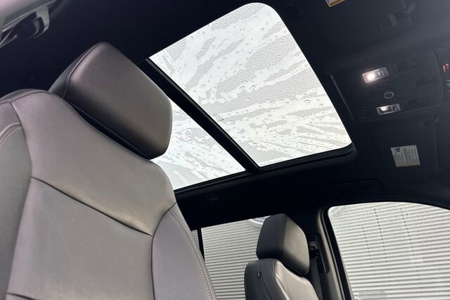 Used 2022 Chevrolet Tahoe Z71 w/ Luxury Package image 15