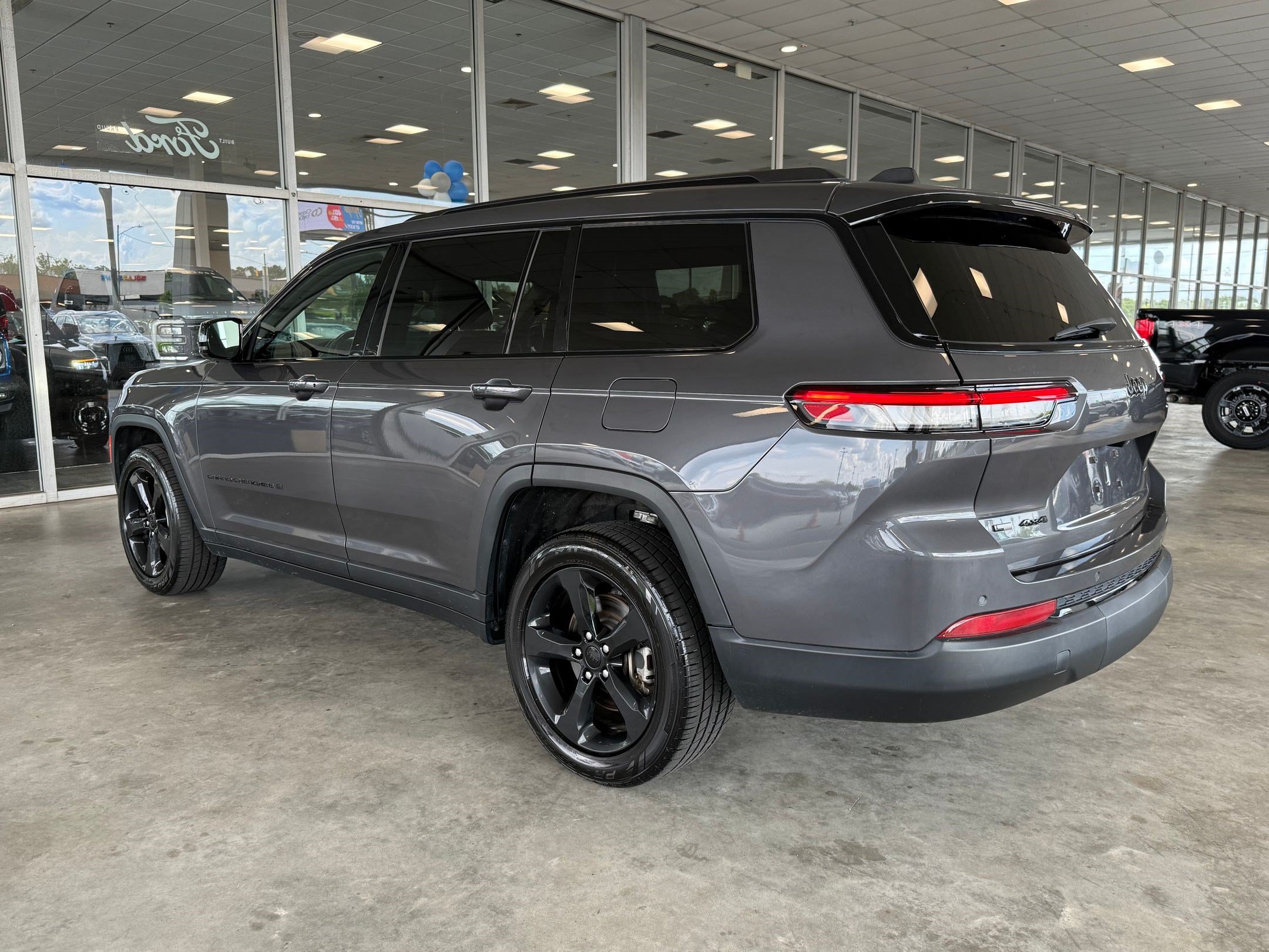 Used 2021 Jeep Grand Cherokee L Laredo AWD/4WD image 3