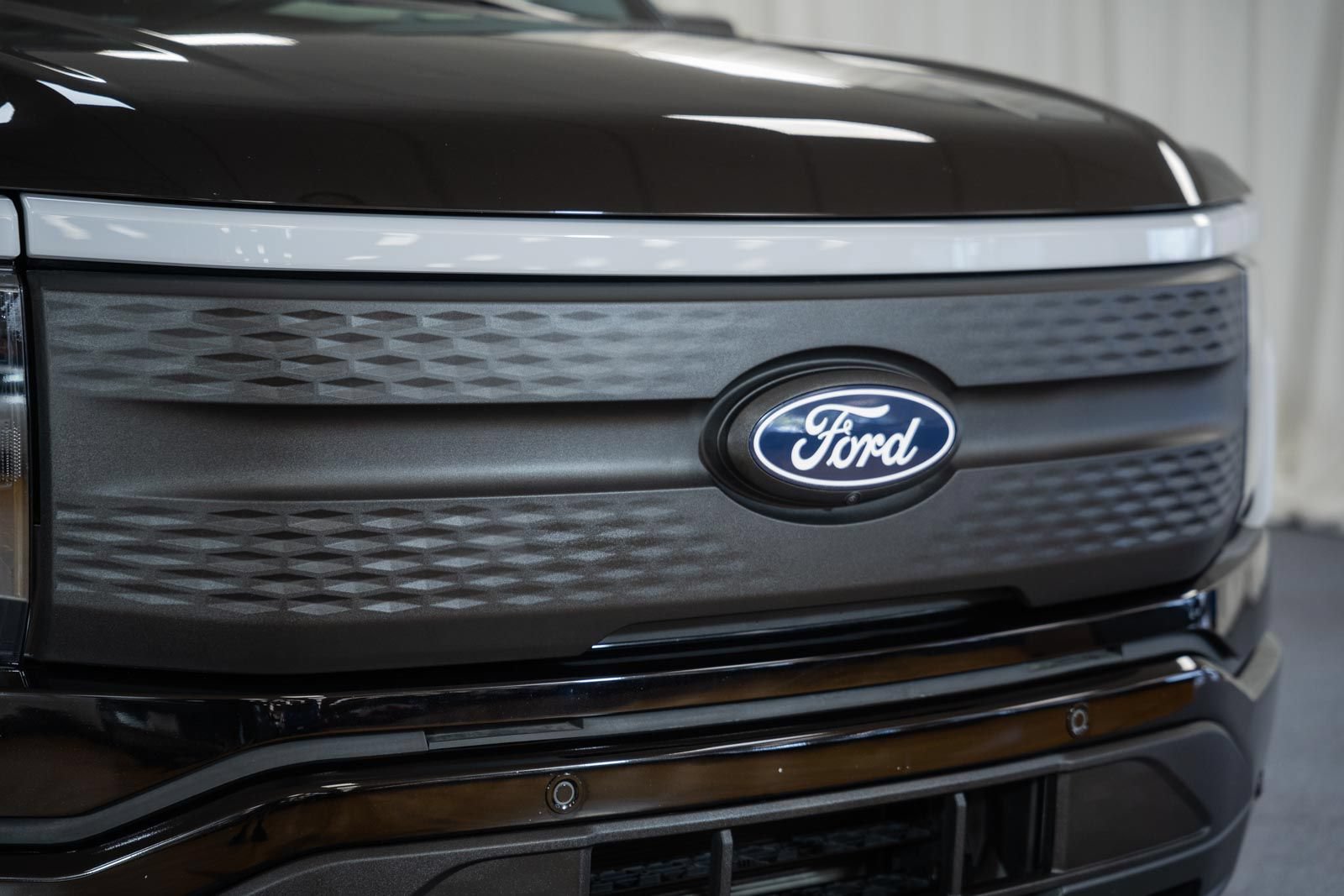 Certified 2025 Ford F150 Lightning Flash AWD/4WD image 14