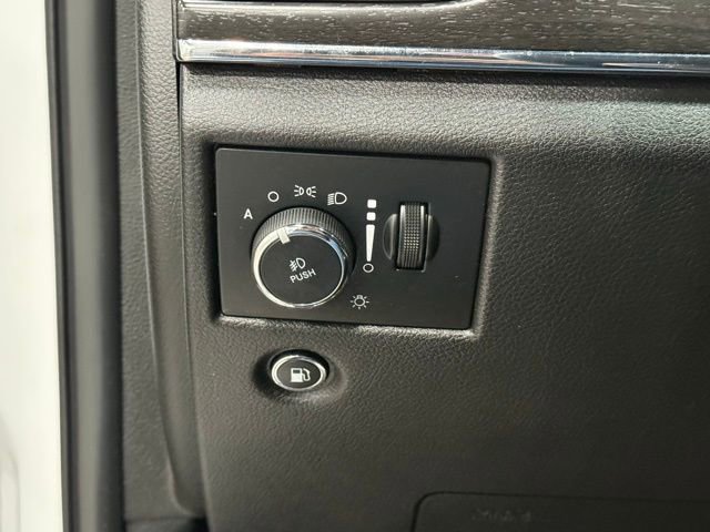 Used 2018 Jeep Grand Cherokee Limited image 14