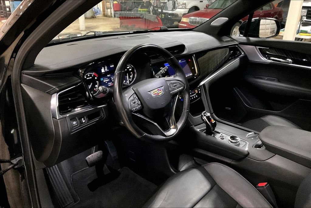 Used 2024 Cadillac XT6 Premium Luxury AWD/4WD image 13