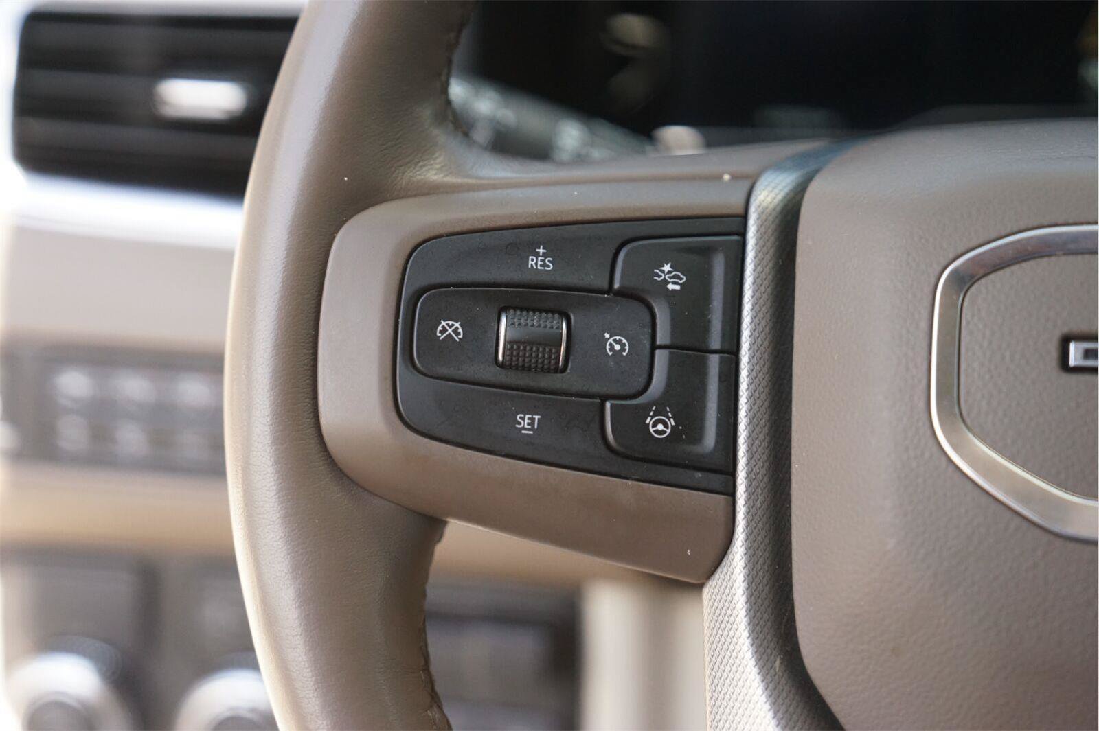 Used 2024 GMC Yukon XL Denali w/ Denali Reserve Package RWD image 25