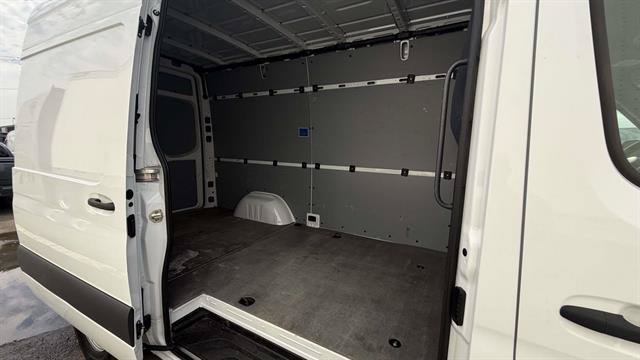 Used 2023 Mercedes-Benz Sprinter 2500 image 23