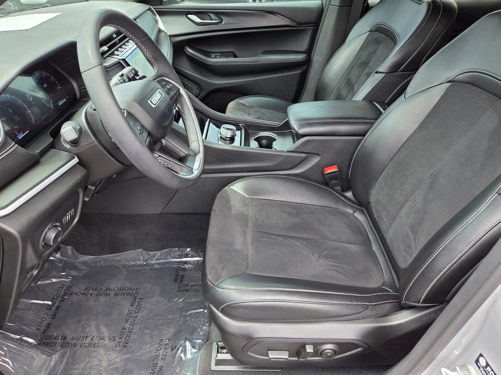 Used 2024 Jeep Grand Cherokee Altitude AWD/4WD image 10