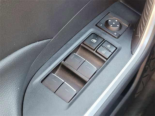 Used 2022 Toyota RAV4 SE image 23