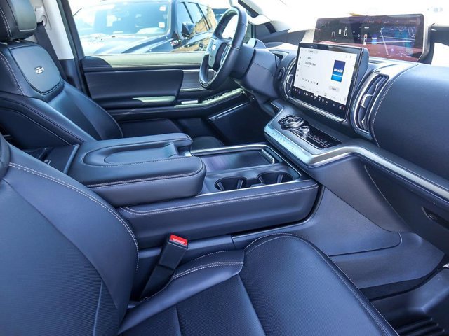 Certified 2025 Ford Expedition Platinum w/ Driver's Package AWD/4WD image 33