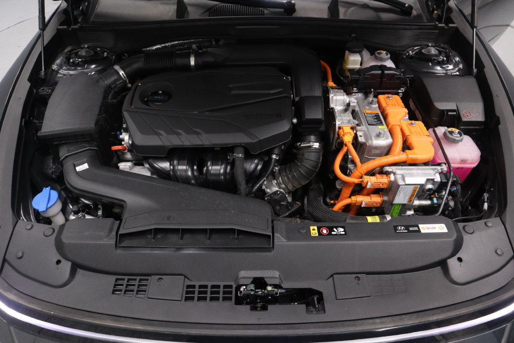 Used 2025 Hyundai Sonata Limited FWD image 35