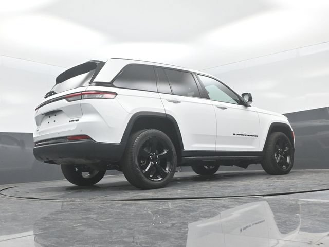 Used 2023 Jeep Grand Cherokee Limited w/ Black Appearance Package AWD/4WD image 24