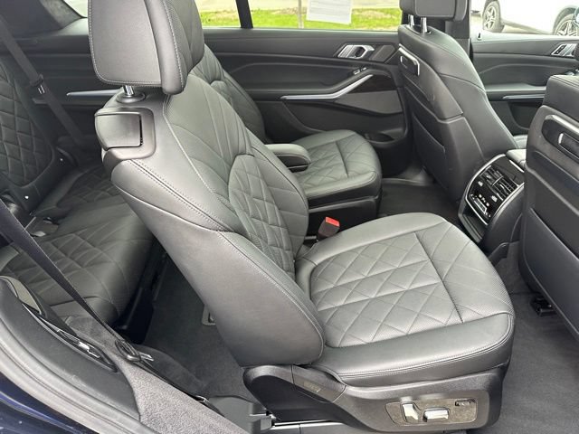Used 2023 BMW X7 xDrive40i w/ M Sport Package AWD/4WD image 10