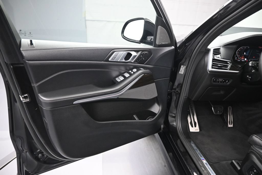 Used 2020 BMW X7 xDrive40i w/ M Sport Package AWD/4WD image 16