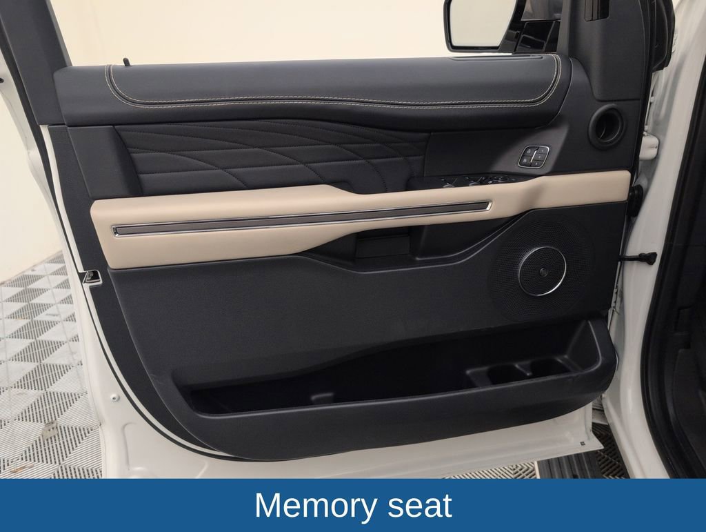 Certified 2023 Ford Expedition Max Platinum image 34