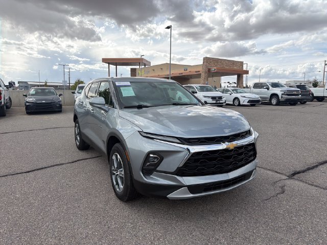 Used 2025 Chevrolet Blazer LT FWD image 7