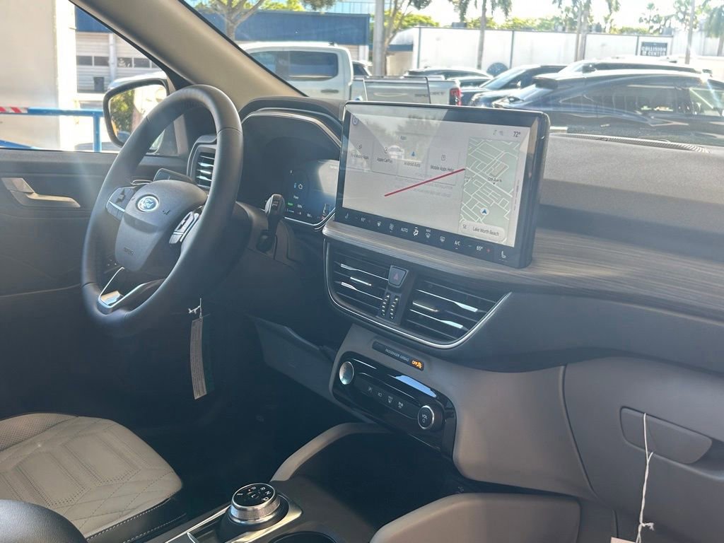 Certified 2024 Ford Escape SE w/ PHEV Premium Package image 29