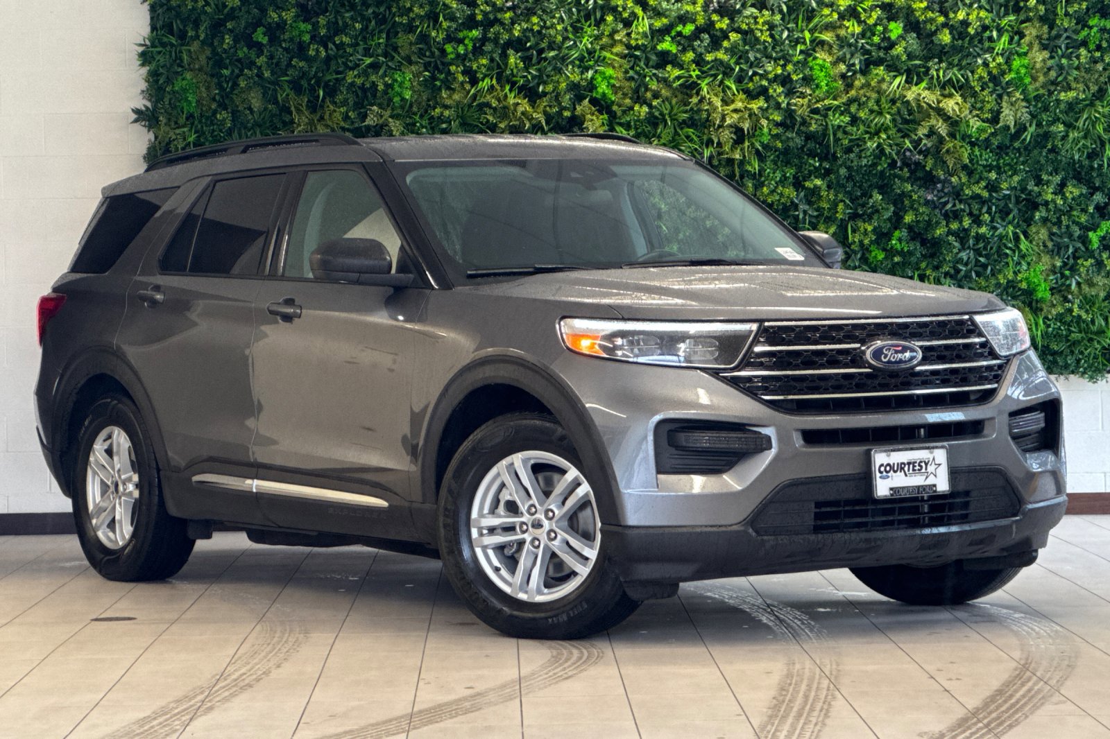 Certified 2021 Ford Explorer XLT image 2