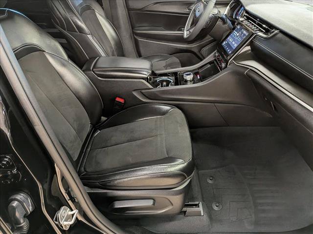 Used 2023 Jeep Grand Cherokee L Laredo AWD/4WD image 21