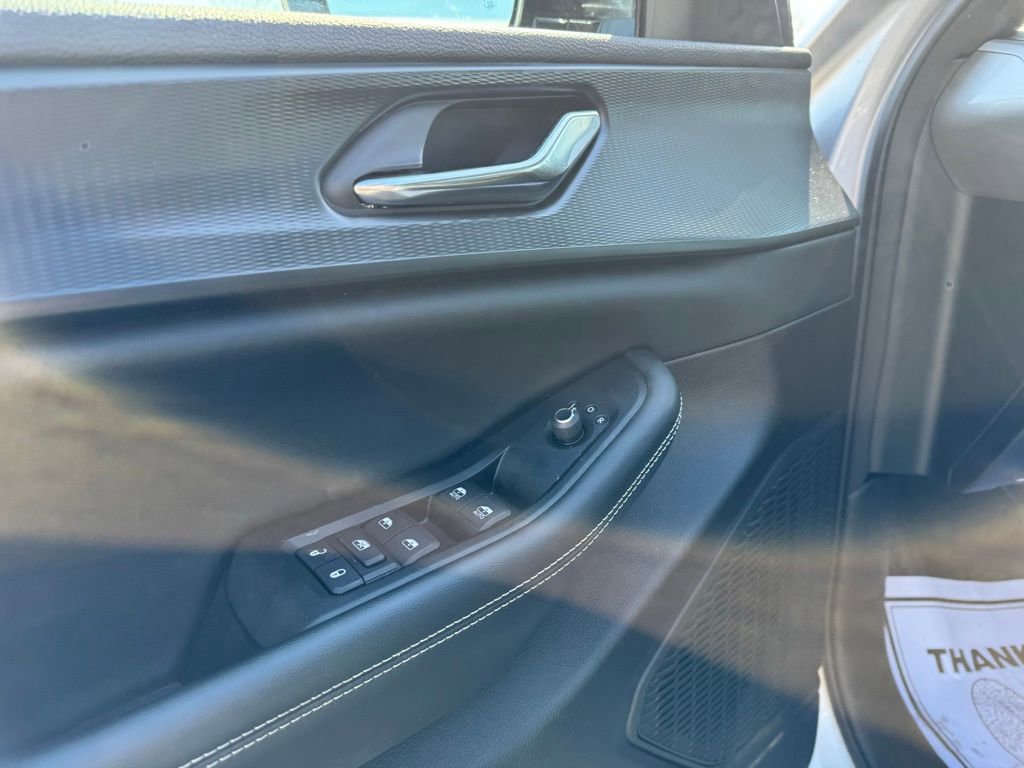 Used 2024 Jeep Grand Cherokee L Altitude image 14