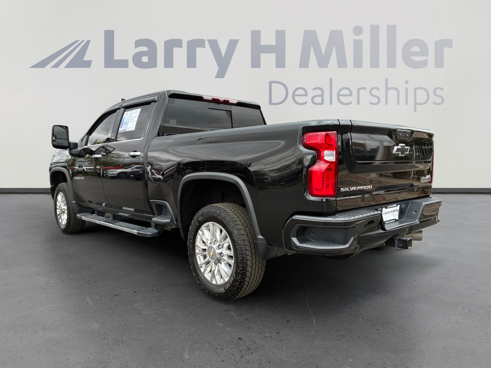 Used 2022 Chevrolet Silverado 2500 High Country w/ Safety Package II AWD/4WD image 3