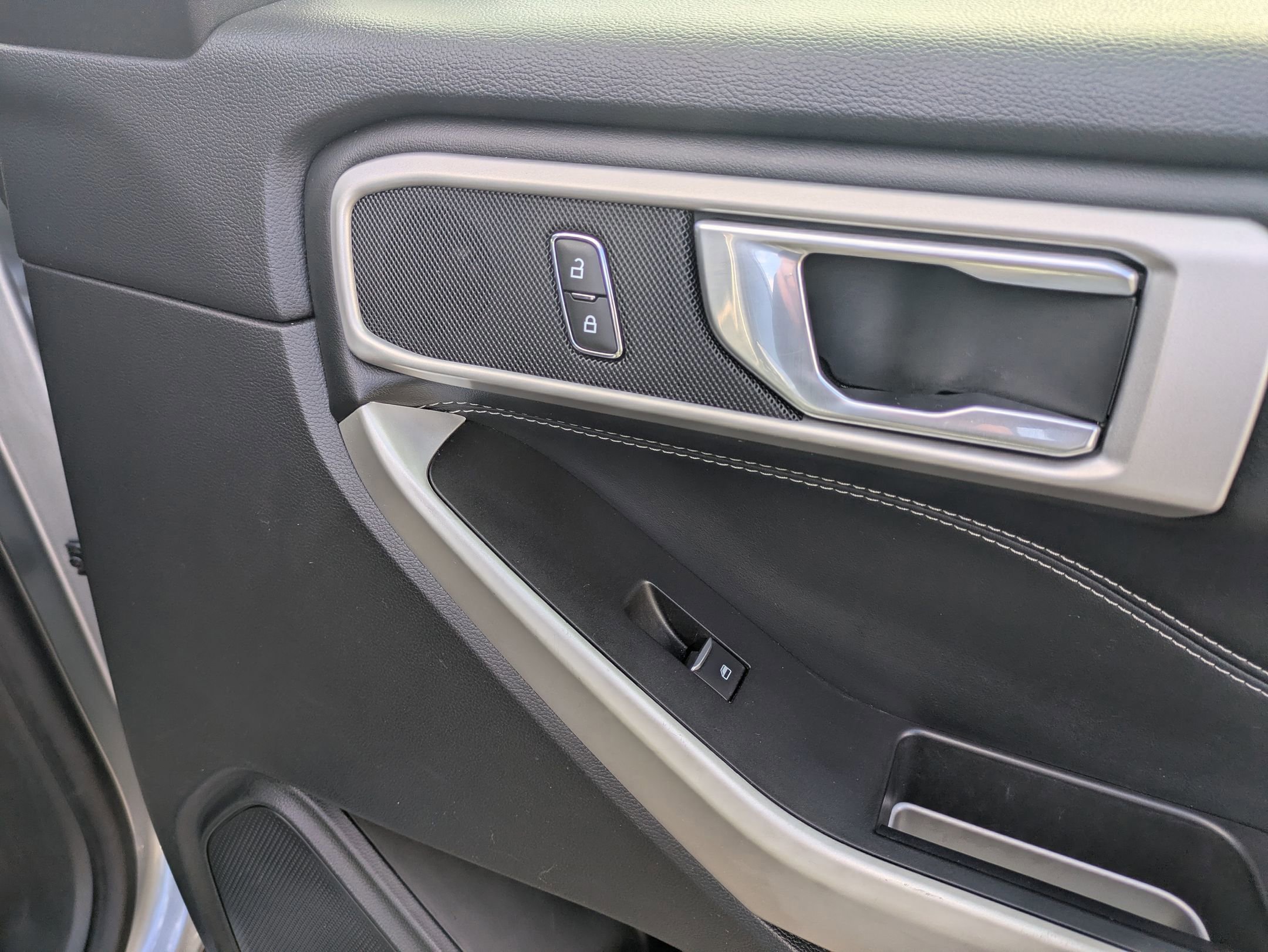 Certified 2022 Ford Explorer XLT w/ Equipment Group 202A image 34