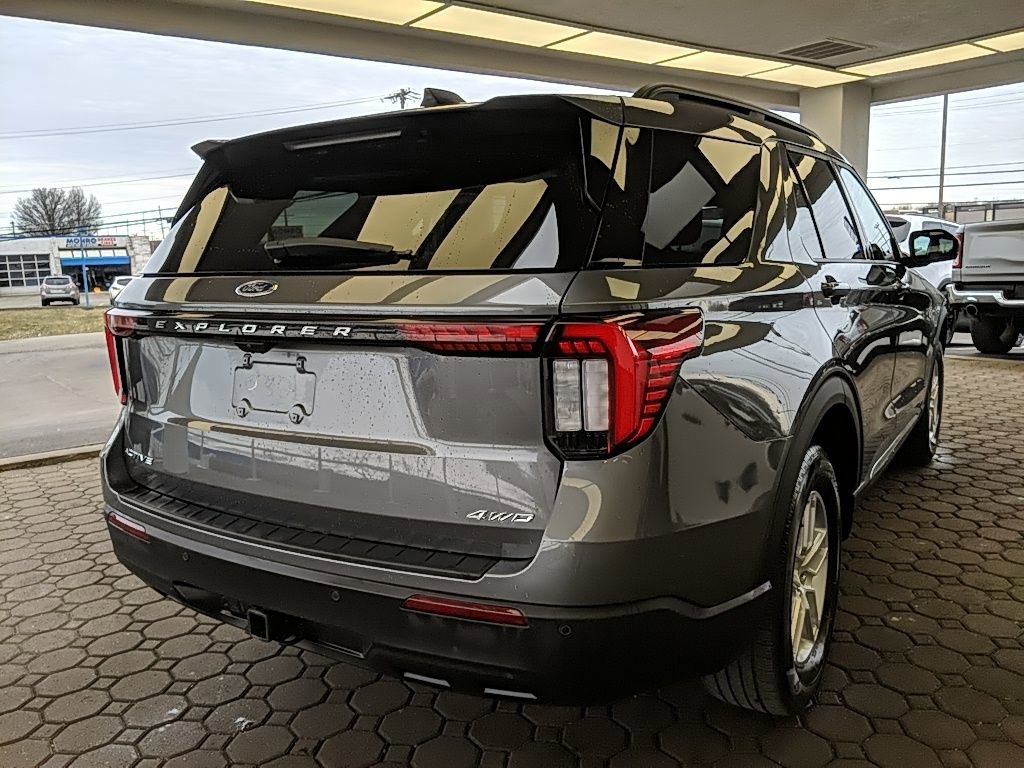 Certified 2025 Ford Explorer Active image 3