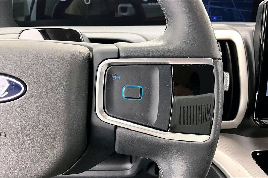 Certified 2025 Ford Expedition Active AWD/4WD image 19
