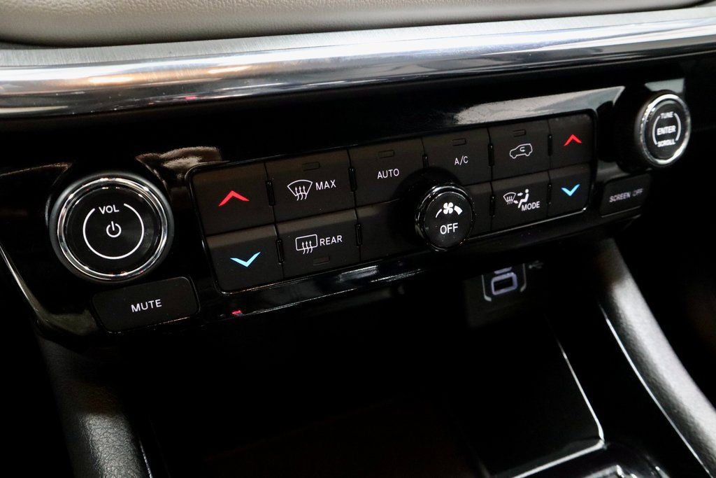 Used 2024 Jeep Compass Limited image 31