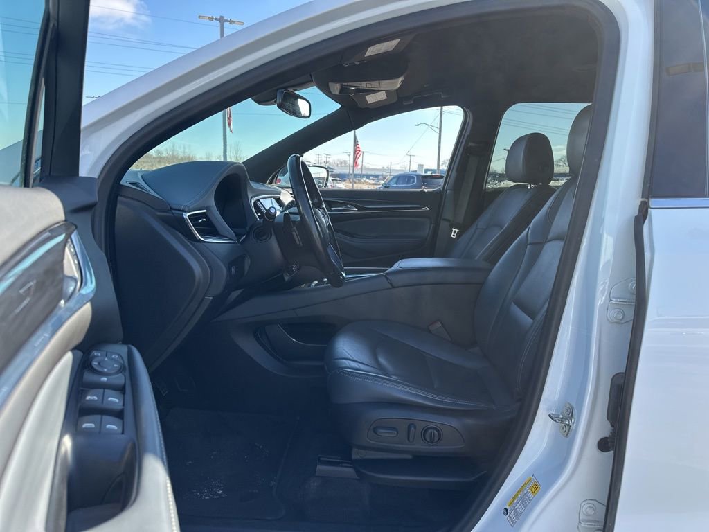 Used 2022 Buick Enclave Essence image 6