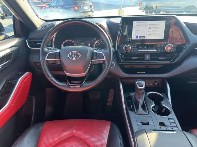 Used 2024 Toyota Highlander XSE FWD image 12