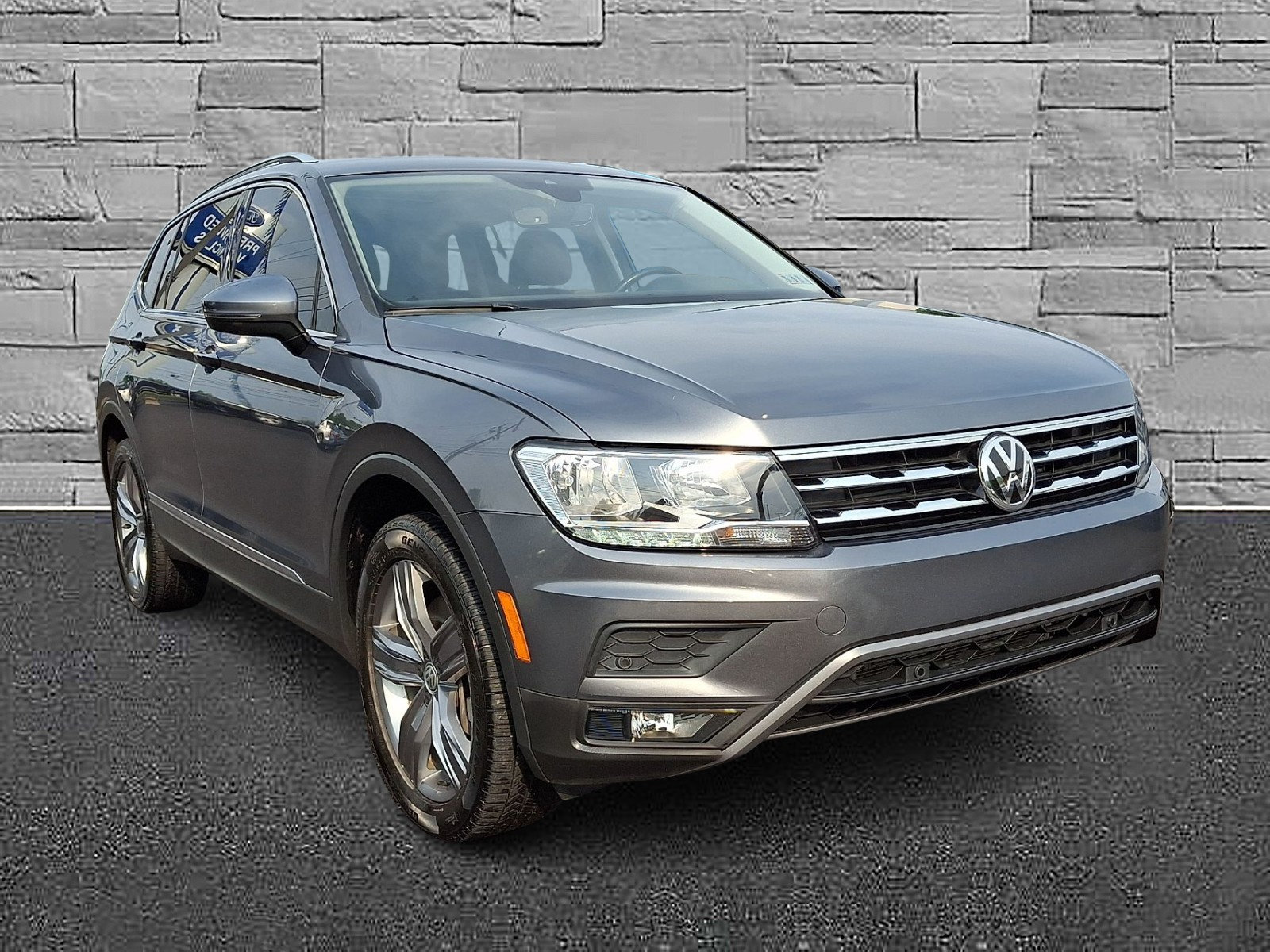 Used 2020 Volkswagen Tiguan SEL AWD/4WD image 2