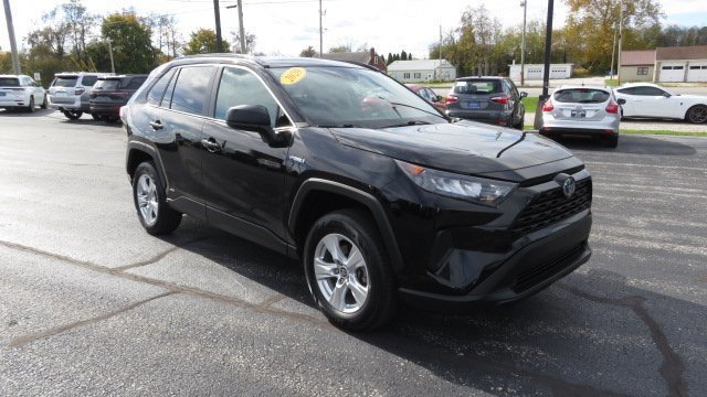 Used 2020 Toyota RAV4 LE image 7