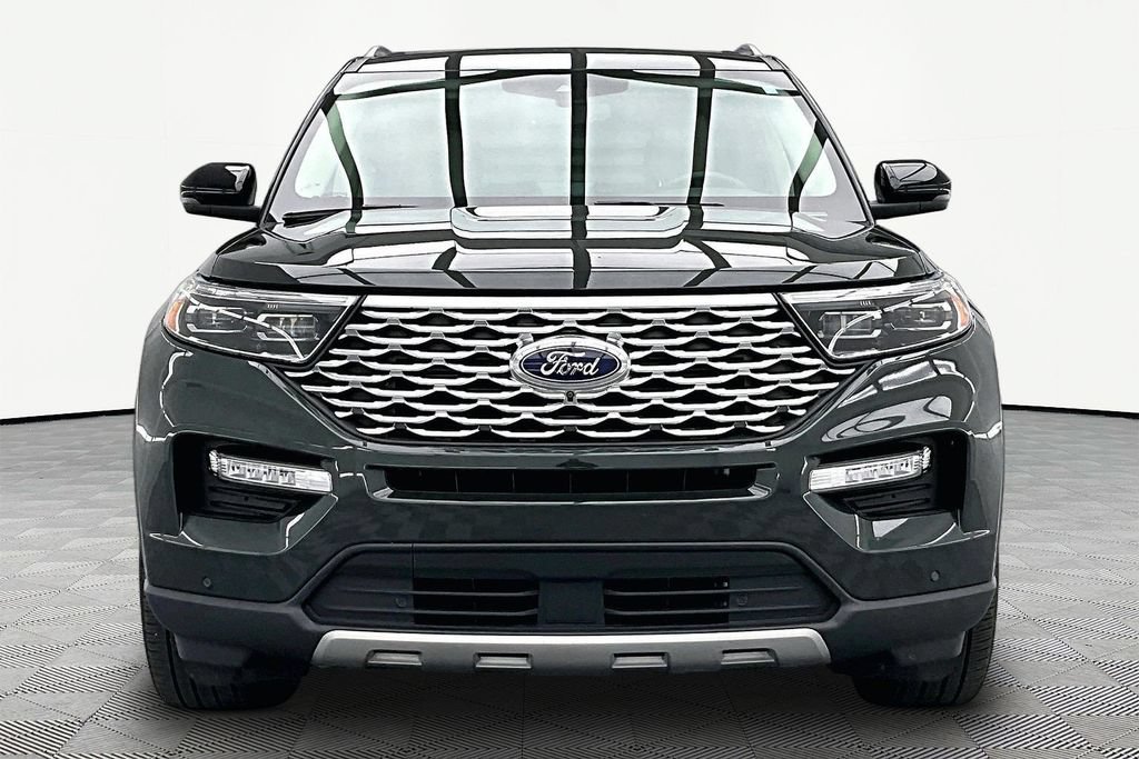 Certified 2024 Ford Explorer Platinum w/ Technology Package AWD/4WD image 3