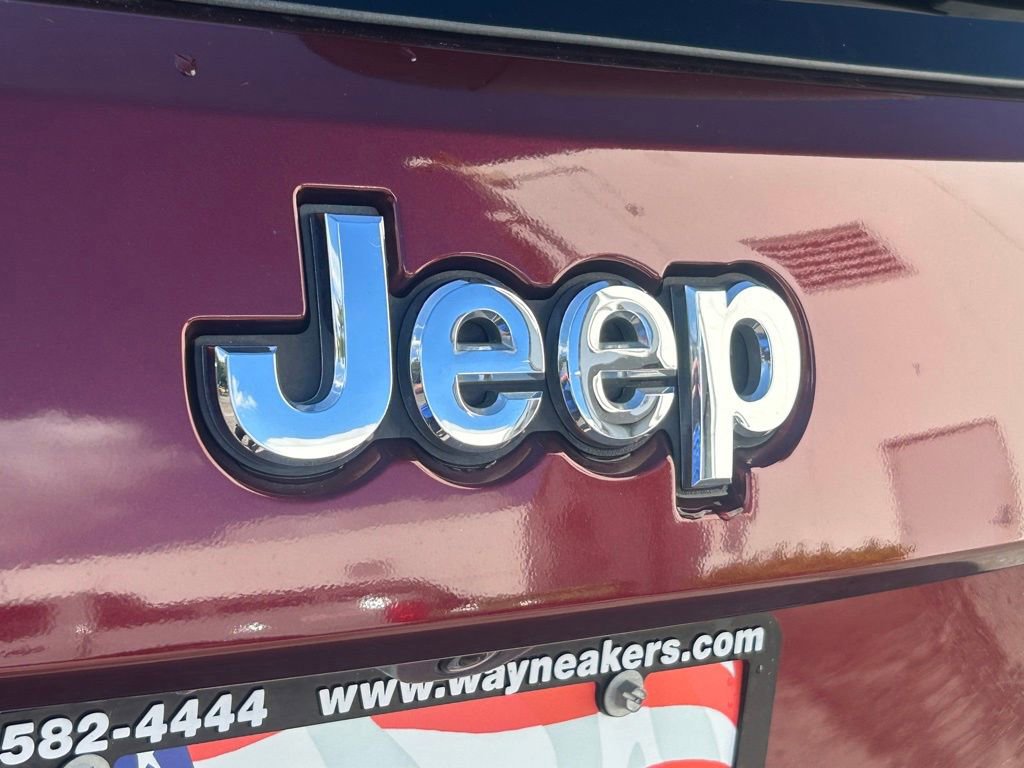 Used 2017 Jeep Grand Cherokee Limited image 22