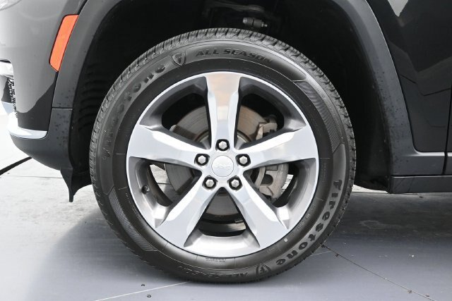 Used 2022 Jeep Grand Cherokee L Limited AWD/4WD image 9
