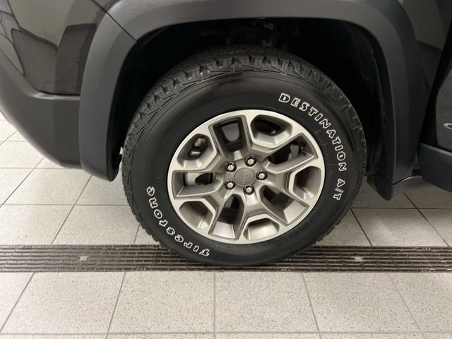 Used 2021 Jeep Cherokee Trailhawk w/ Trailer Tow Group AWD/4WD image 10