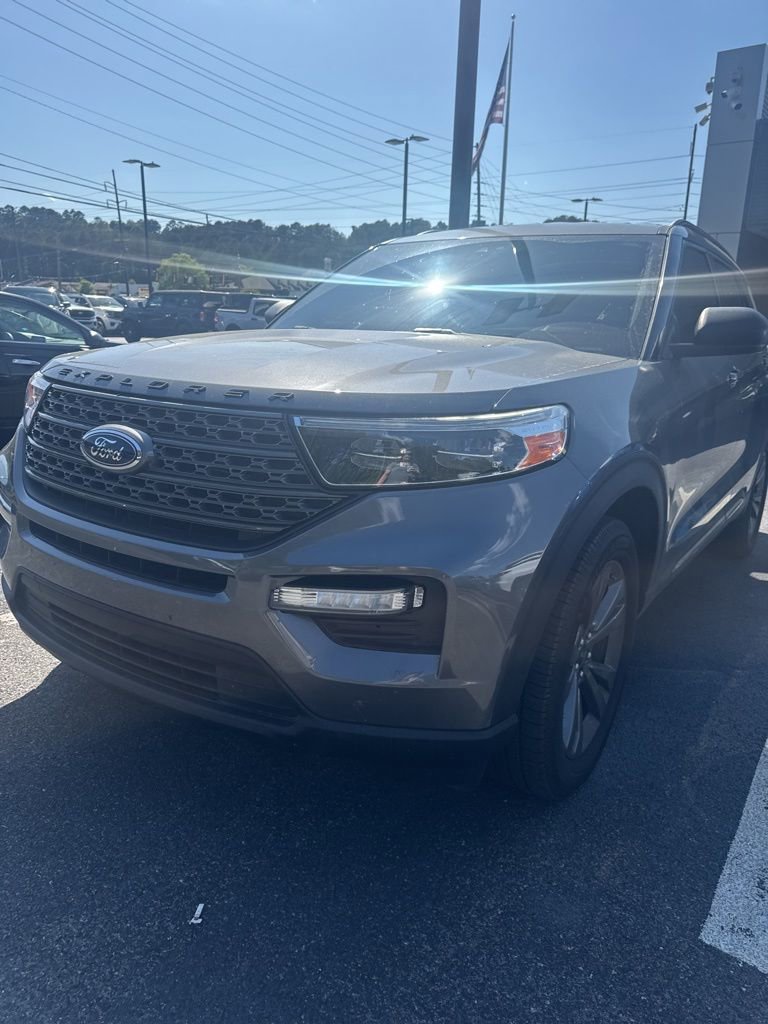 Certified 2021 Ford Explorer XLT w/ Equipment Group 202A AWD/4WD image 6