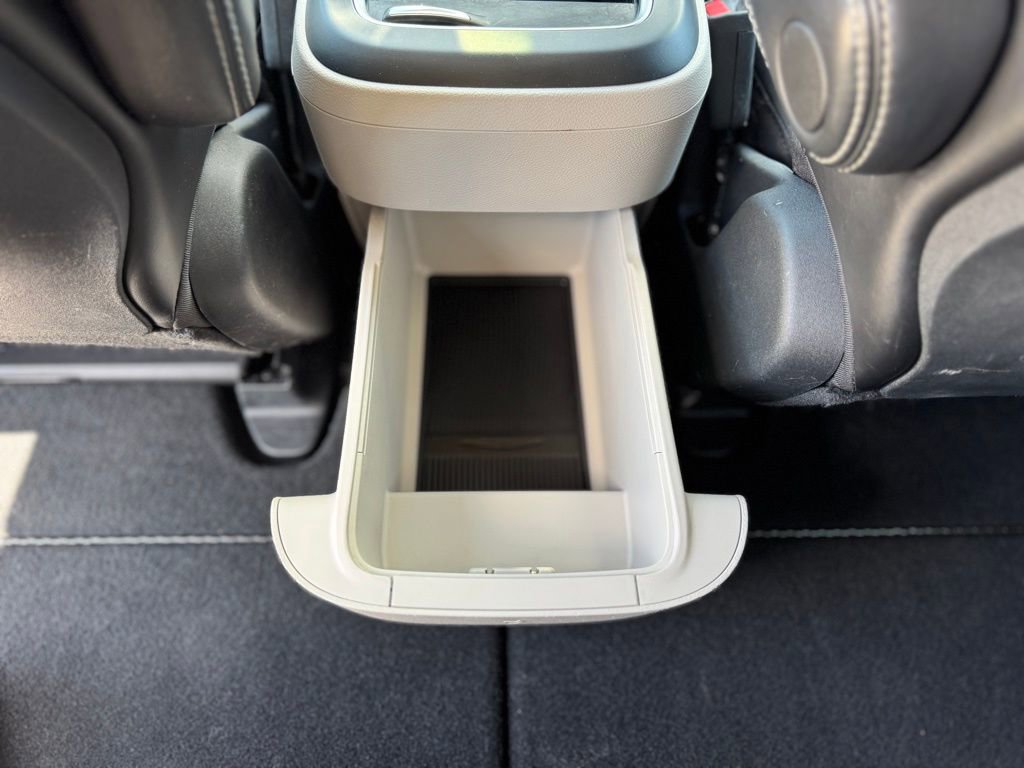 Used 2023 Chrysler Pacifica Touring-L FWD image 38