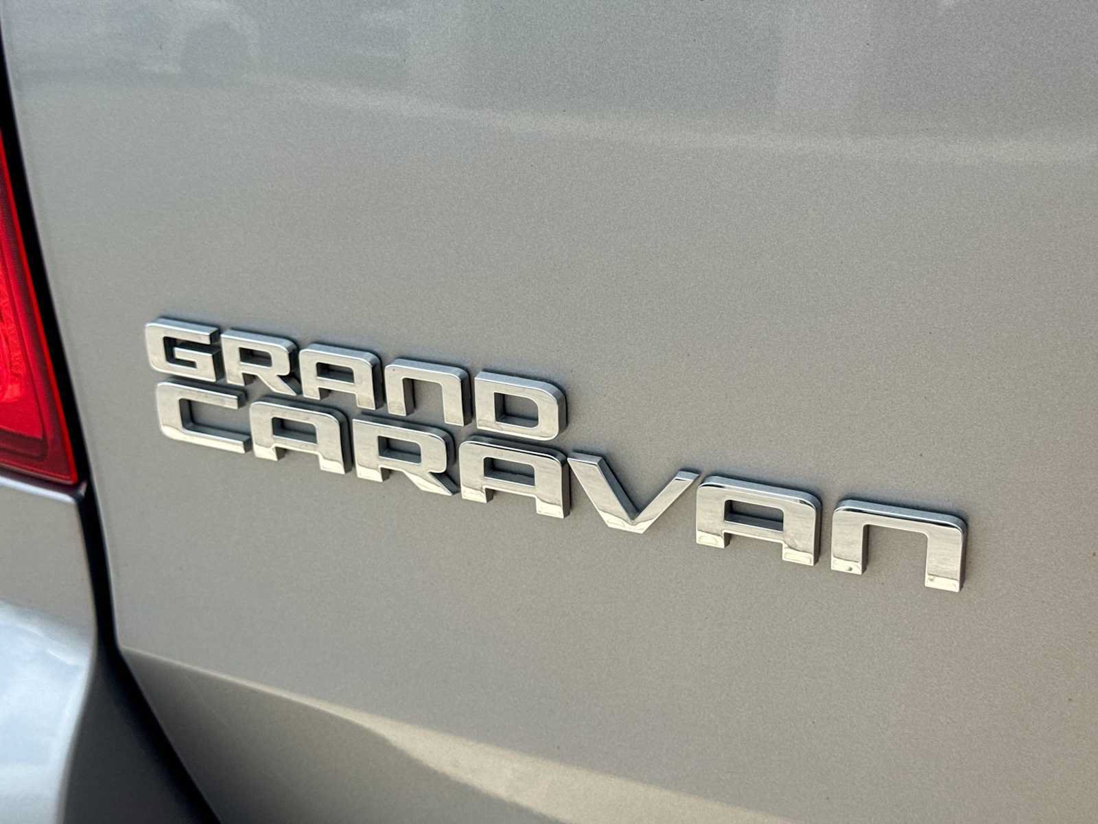 Used 2019 Dodge Grand Caravan SXT w/ Rear Park Assist Package FWD image 12