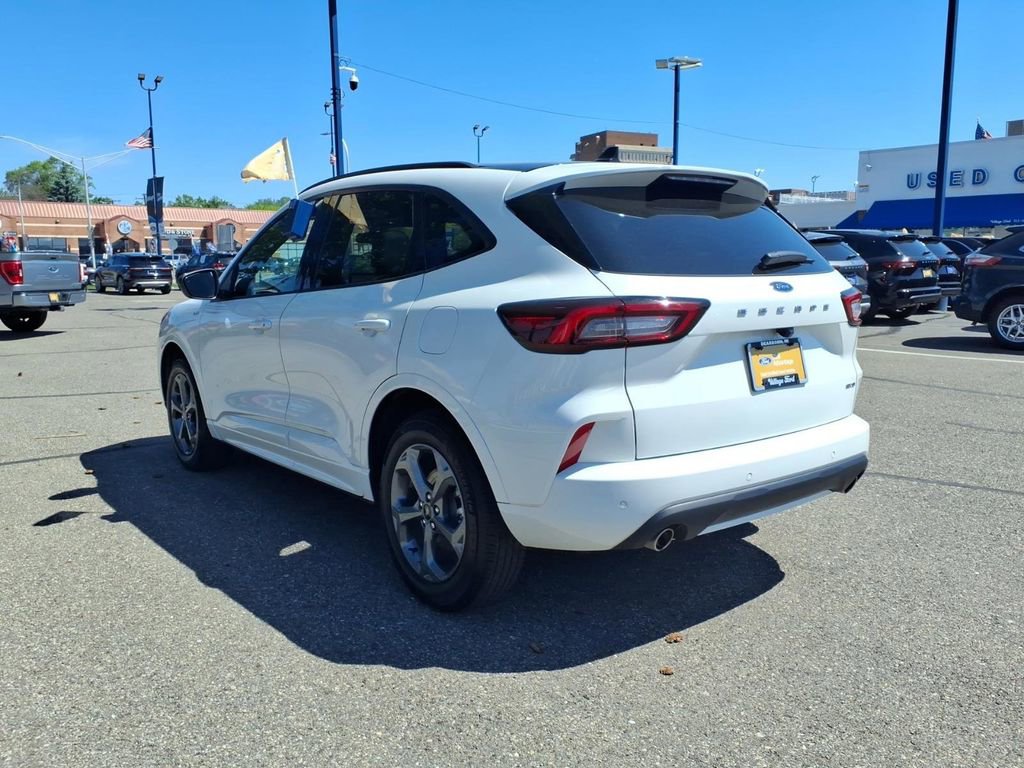 Certified 2024 Ford Escape ST-Line w/ Tech Pack #1 AWD/4WD image 9