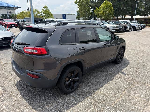 Used 2017 Jeep Cherokee Sport FWD image 5