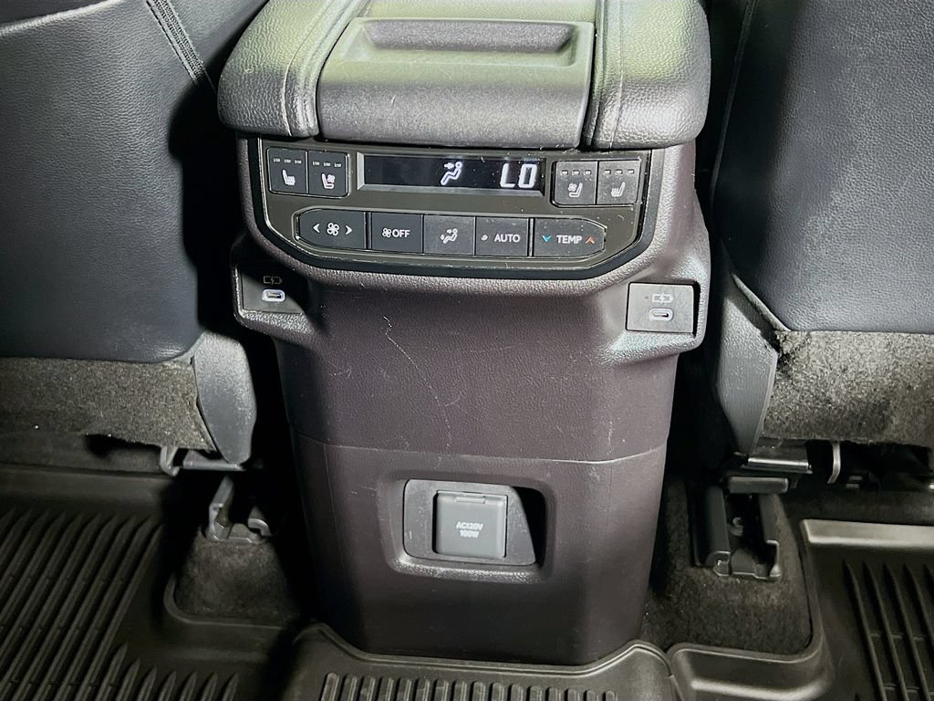 Used 2024 Toyota Grand Highlander AWD image 32