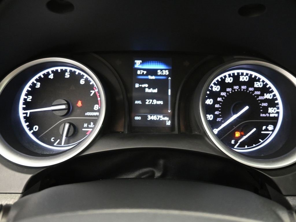 Used 2022 Toyota Camry LE image 3