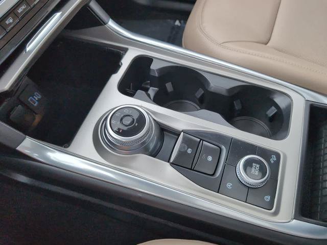 Certified 2024 Ford Explorer Limited w/ Limited Technology Package AWD/4WD image 13