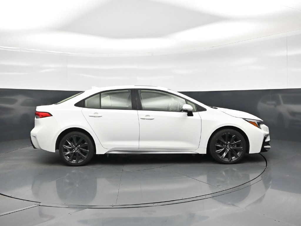 Used 2025 Toyota Corolla SE w/ SE Premium Package FWD image 25