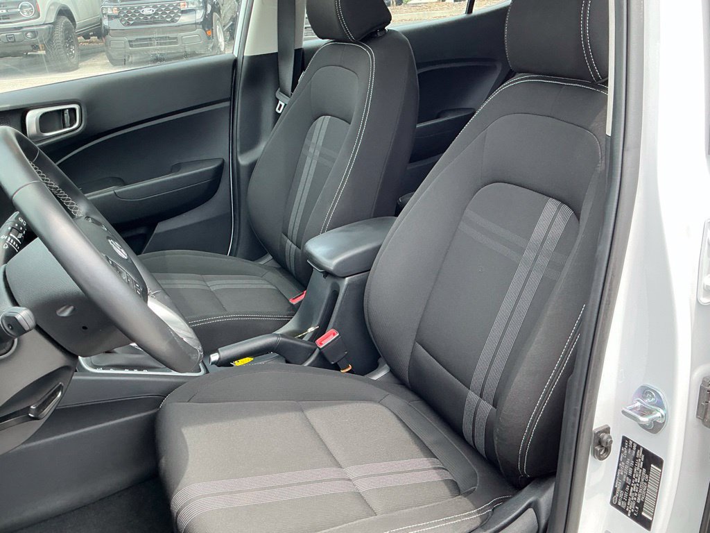 Used 2025 Hyundai Venue SEL FWD image 32