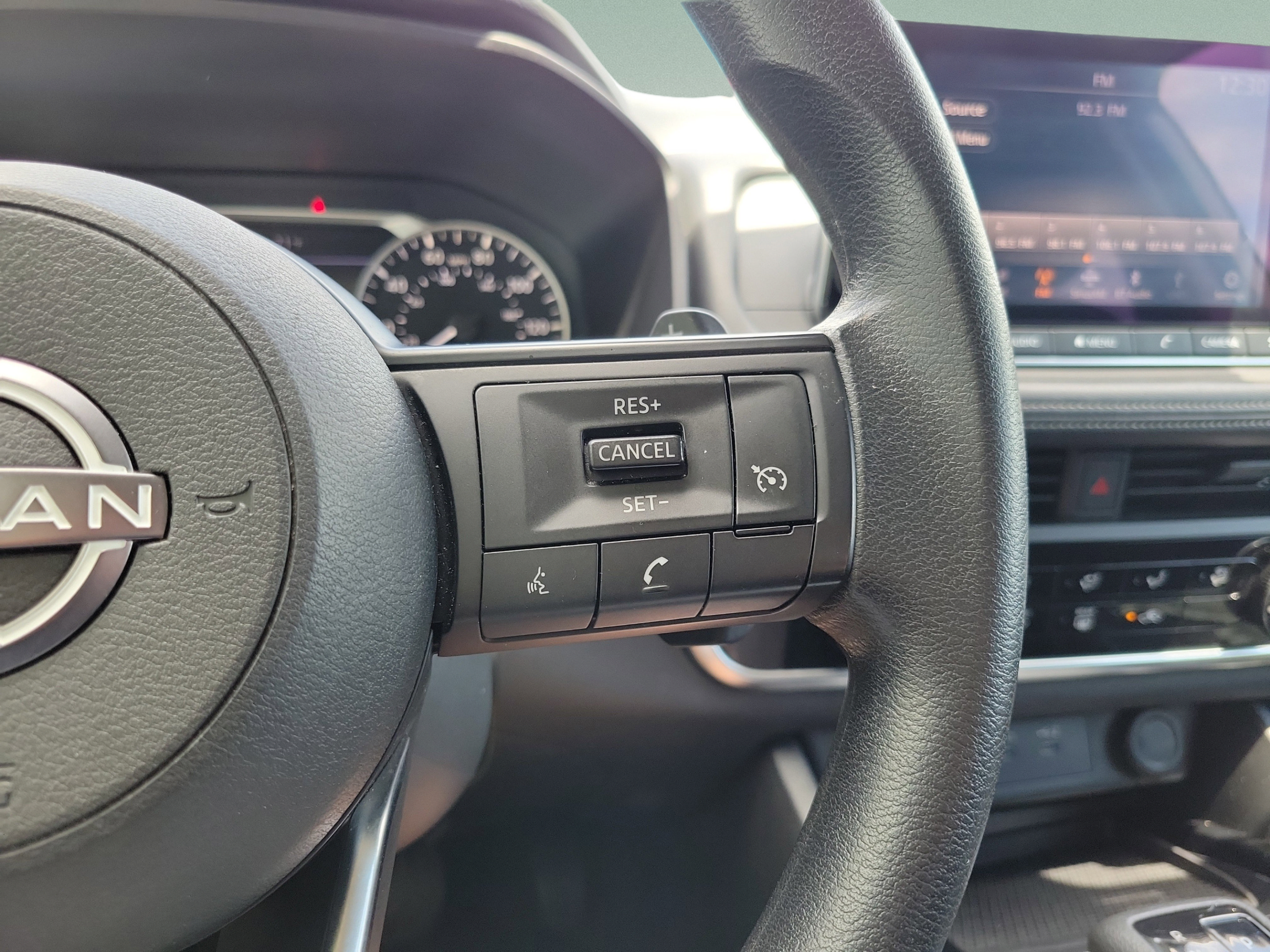 Used 2024 Nissan Rogue S AWD/4WD image 22