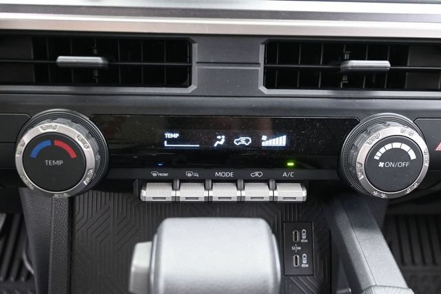 Used 2025 Toyota 4Runner SR5 AWD/4WD image 23